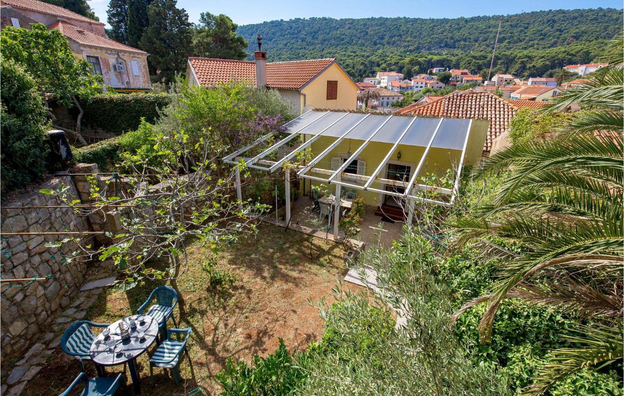 Lovely Apartment In Veli Losinj With Kitchen Εξωτερικό φωτογραφία