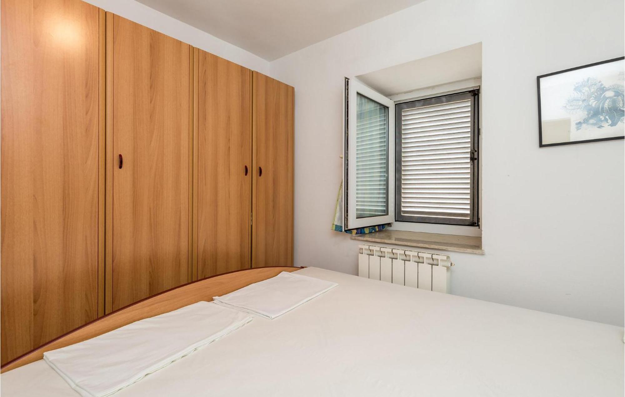 Lovely Apartment In Veli Losinj With Kitchen Εξωτερικό φωτογραφία