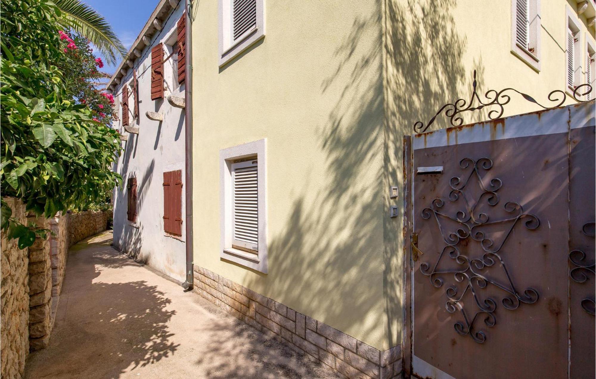 Lovely Apartment In Veli Losinj With Kitchen Εξωτερικό φωτογραφία
