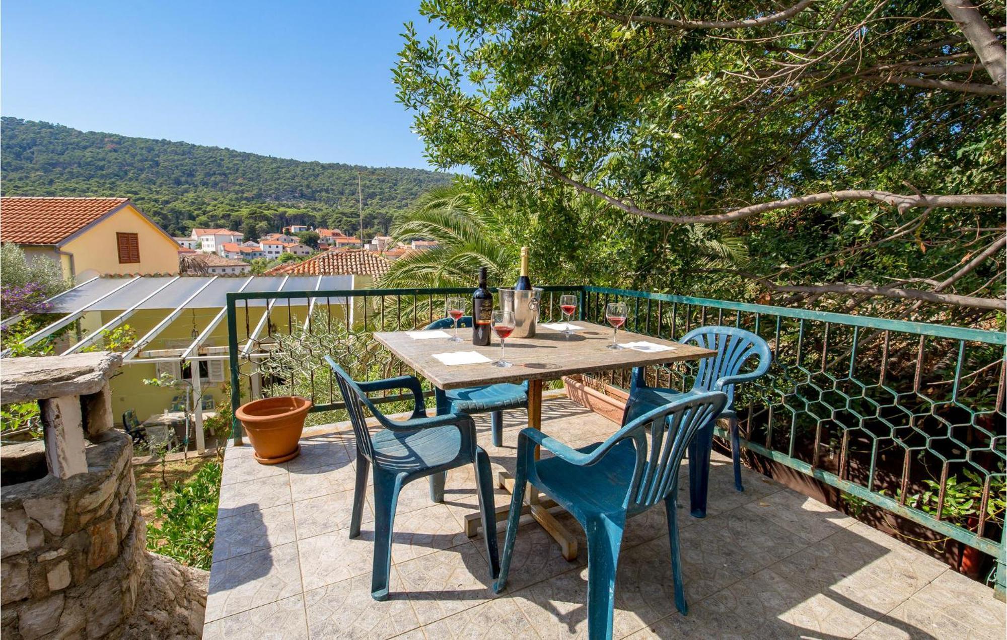 Lovely Apartment In Veli Losinj With Kitchen Εξωτερικό φωτογραφία