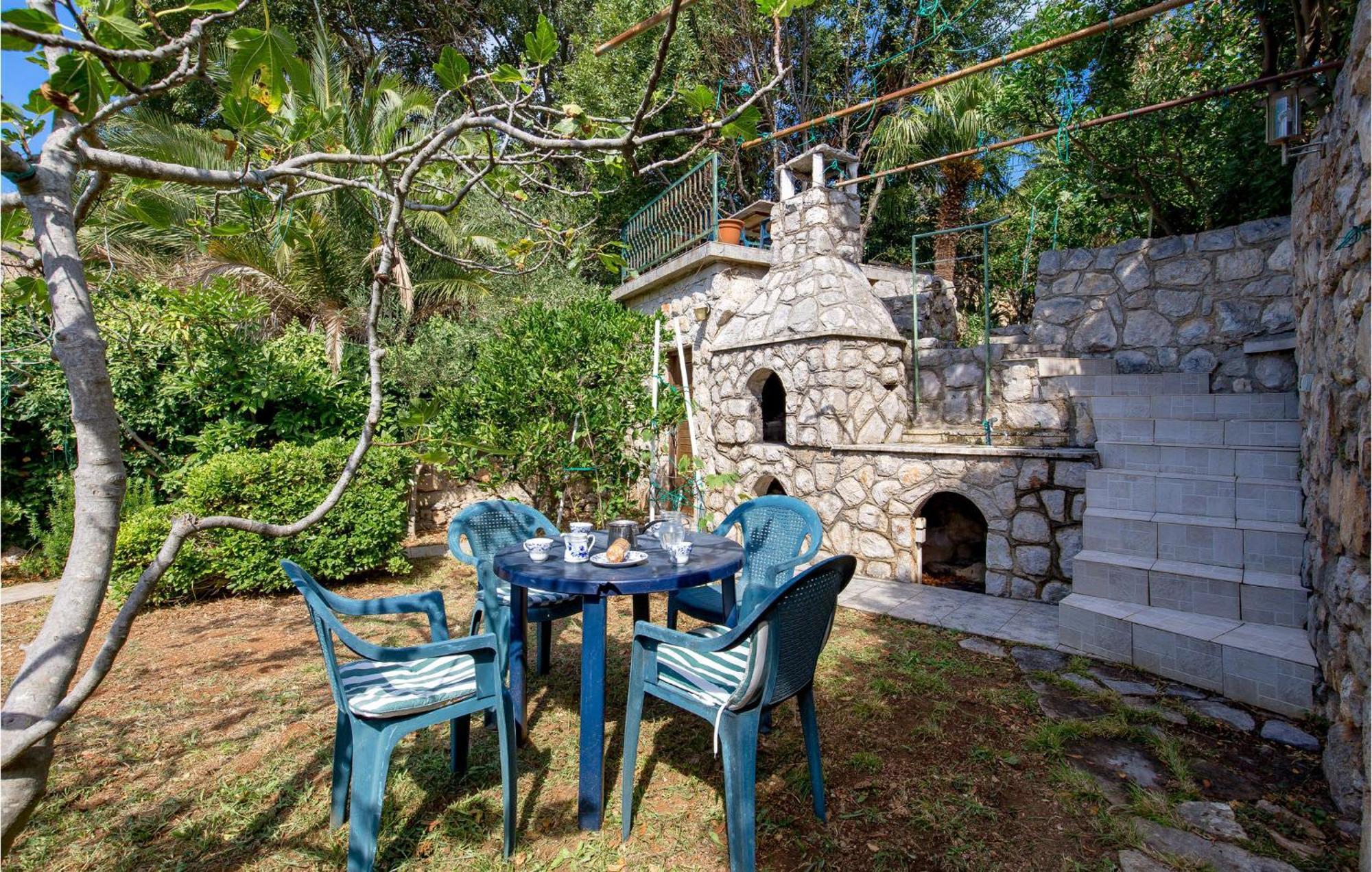 Lovely Apartment In Veli Losinj With Kitchen Εξωτερικό φωτογραφία