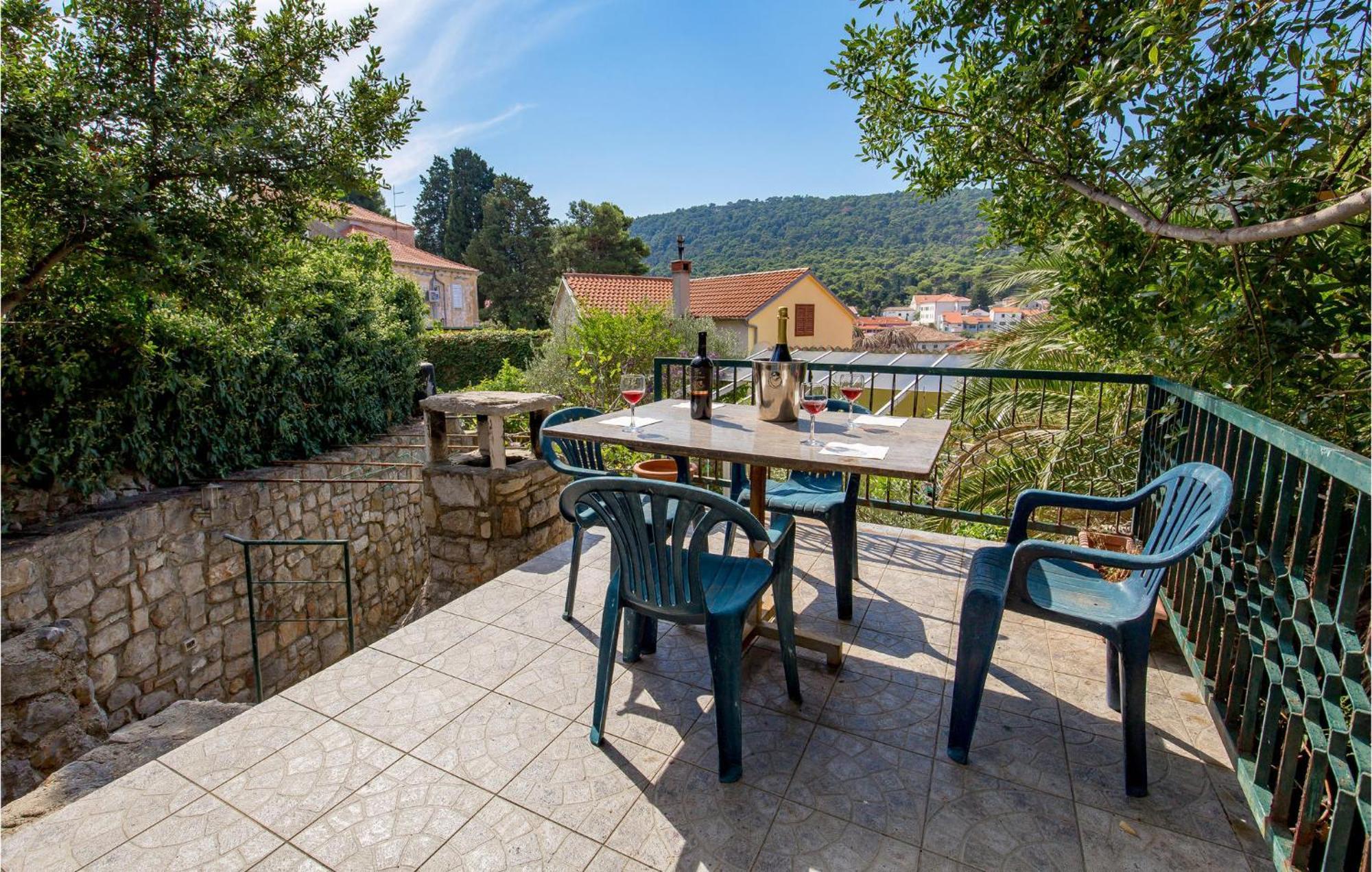 Lovely Apartment In Veli Losinj With Kitchen Εξωτερικό φωτογραφία
