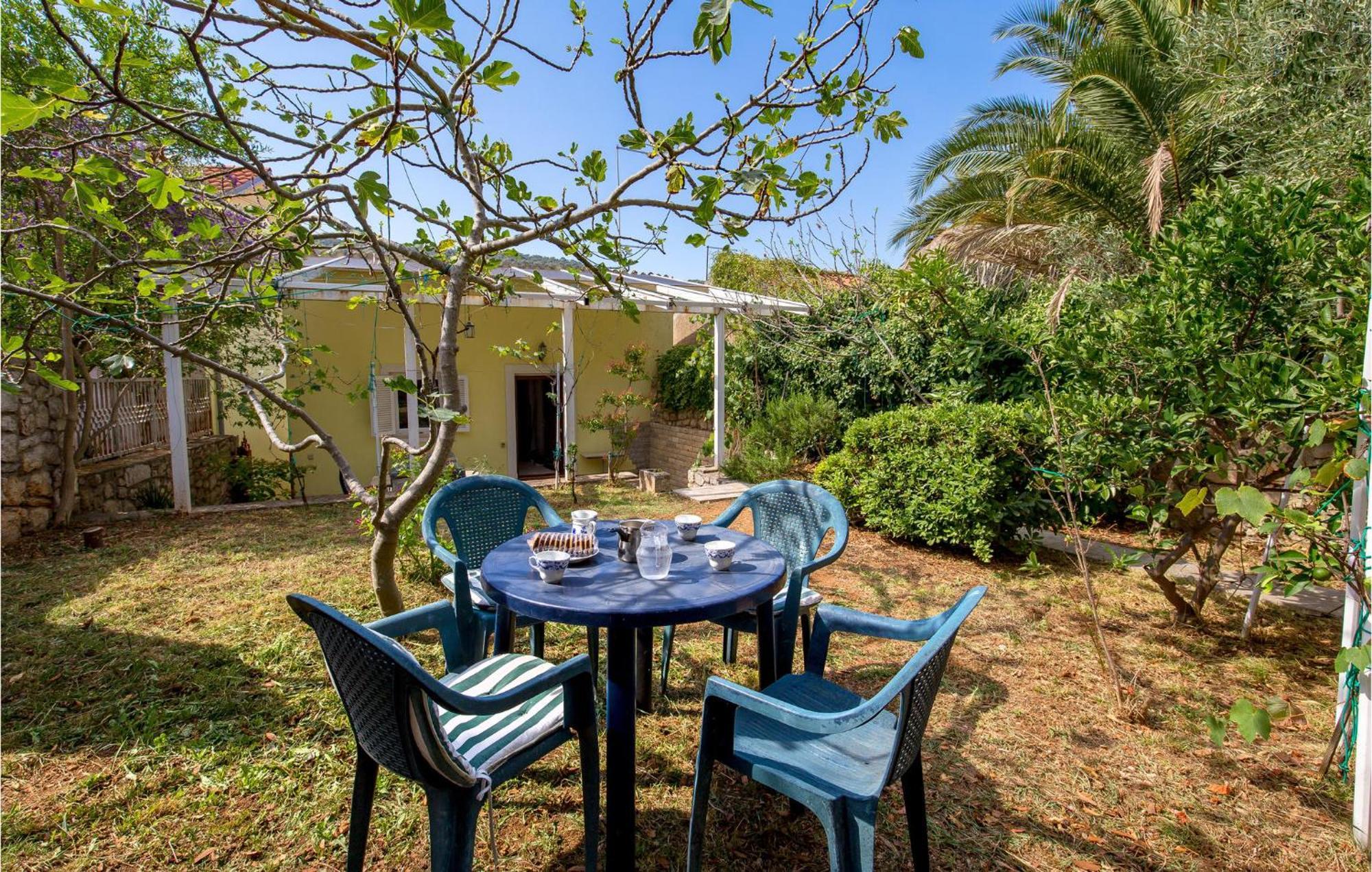 Lovely Apartment In Veli Losinj With Kitchen Εξωτερικό φωτογραφία