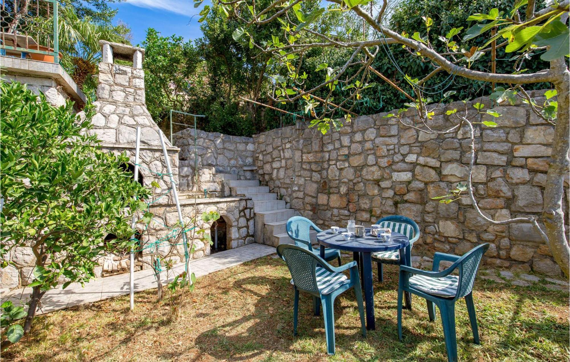 Lovely Apartment In Veli Losinj With Kitchen Εξωτερικό φωτογραφία
